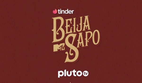 ‘Beija Sapo’: Pluto TV estreia no domingo produção exclusiva com Tinder