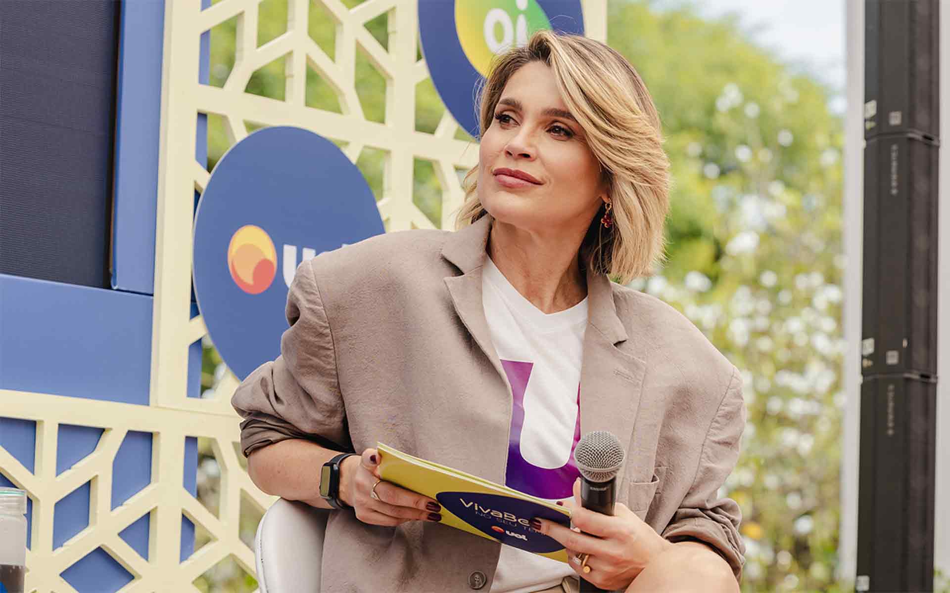 Flávia Alessandra durante apresentação do evento VivaBem no Seu Tempo 2024